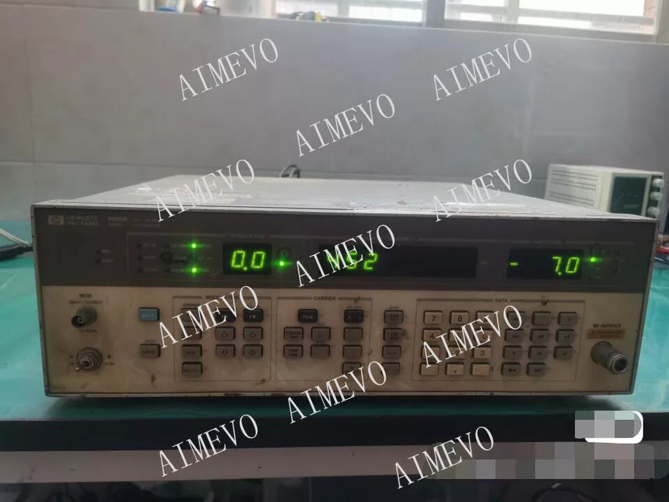 AGILENT / HP 8656B 100 kHz - 990MHz SIGNAL GENERATOR Used