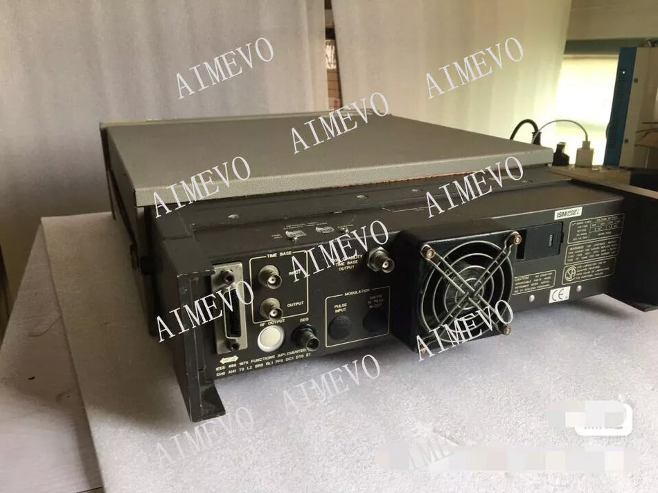 AGILENT/ Hewlett Packard HP 8657B Signal Generator 100 kHz to 2.06 GHz Used