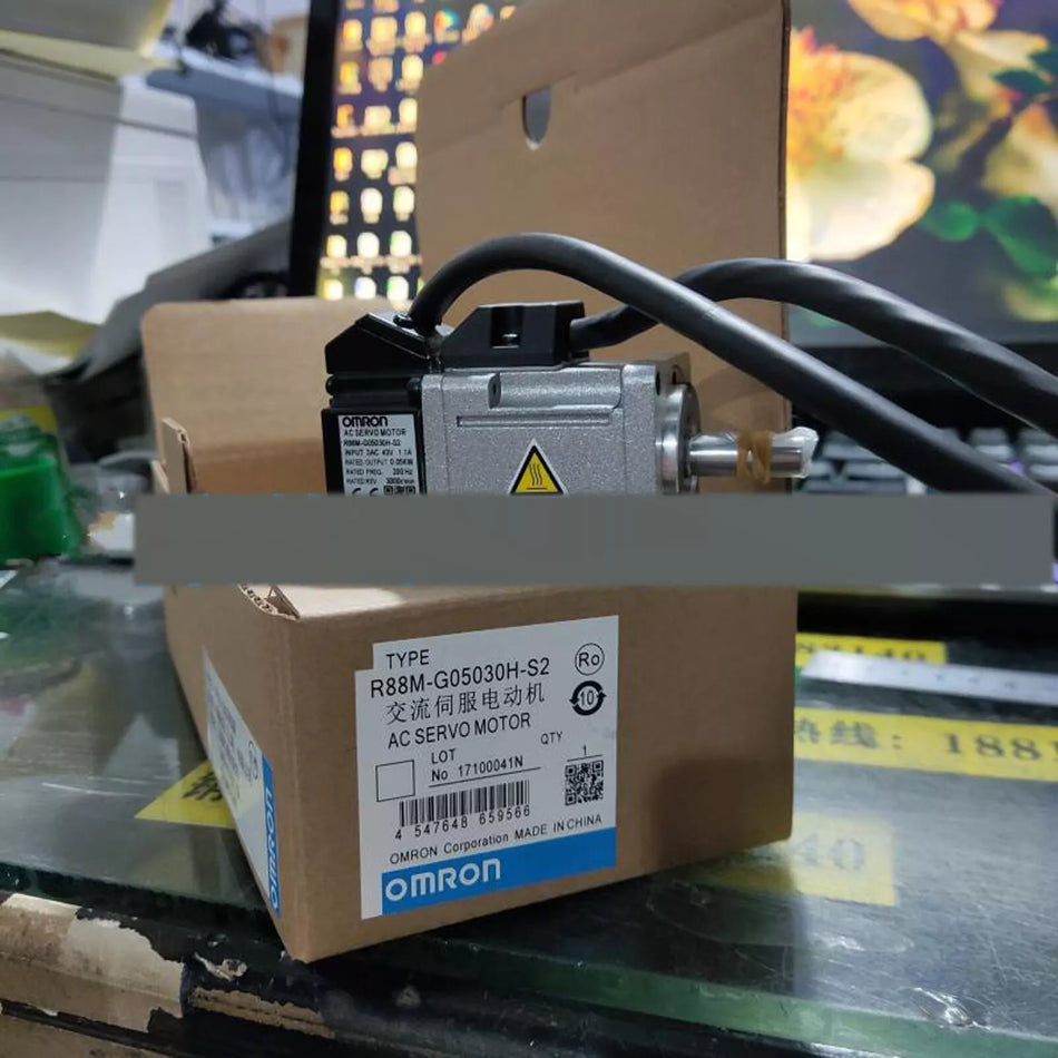 Omron R88M-G05030H-S2 Servo Motor for Precision Control
