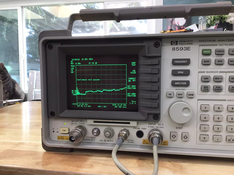 Hewlett Packard HP 8593E Spectrum Analyzer 9 kHz-26.5 GHz TG 010 130 004 041