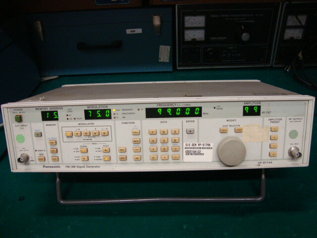 Panasonic VP-8174A FM/AM Signal Generator